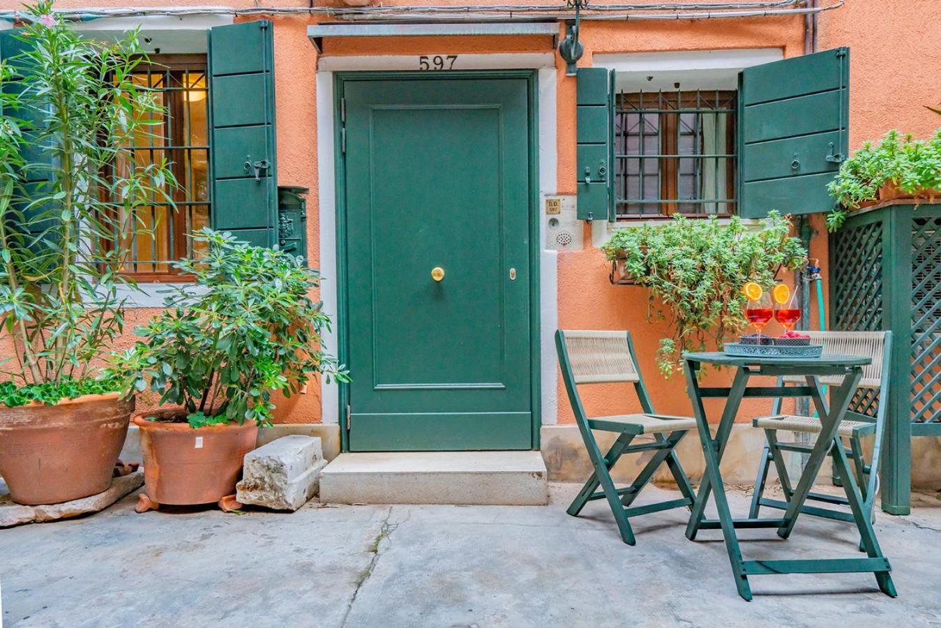 Lo Squero 1 The Secret Courtyard In Dorsoduro * Venecia